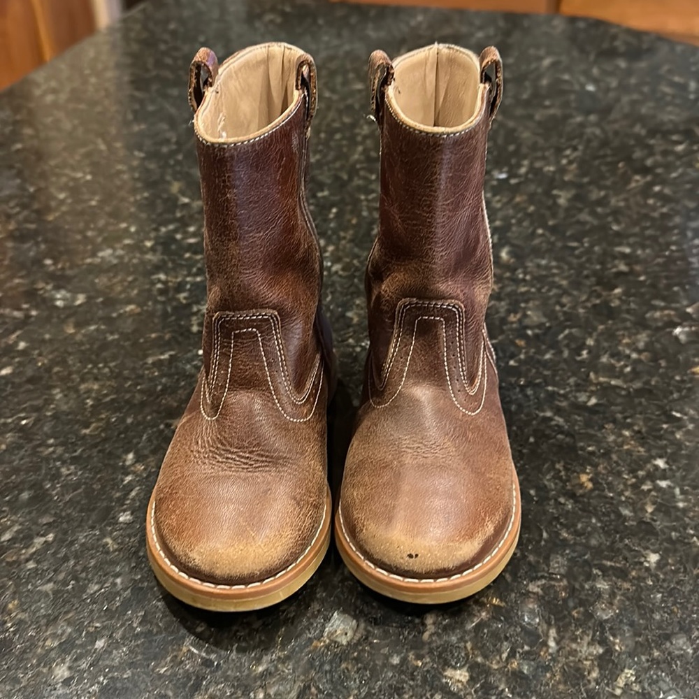 Elephantito size 9 boots